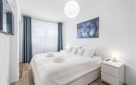 Seaside Breeze Stylish Apartment Balcony & Parking By Noclegi Renters