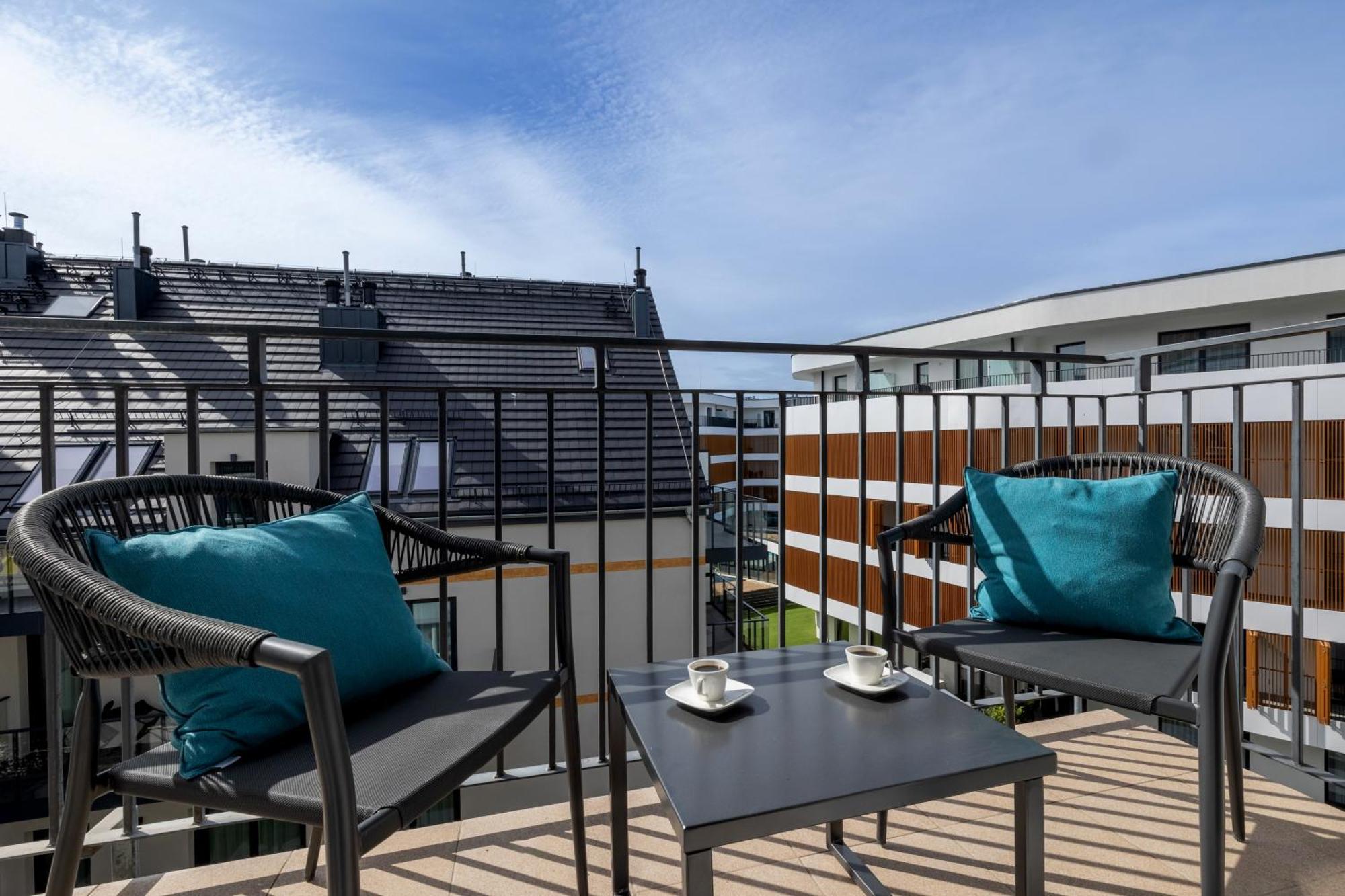 Seaside Breeze Stylish Apartment Balcony & Parking By Noclegi Renters Misdroy Exterior foto